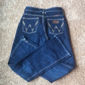 No gap waistband, Wrangler 'Cash' style jeans.